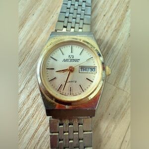 Vintage nelsonic ladies gold tone watch NEW BATTERY